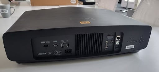 BenQ W5800 Projektor Rückseite mit Anschlüssen